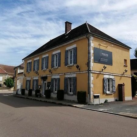 Logis Hotel & Restaurant Le Soleil D'Or Montigny-la-Resle Eksteriør billede
