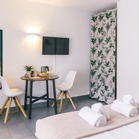 Logis Hotel & Restaurant Le Soleil D'Or Montigny-la-Resle Eksteriør billede