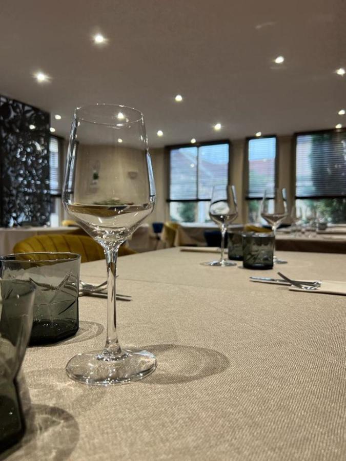 Logis Hotel & Restaurant Le Soleil D'Or Montigny-la-Resle Eksteriør billede