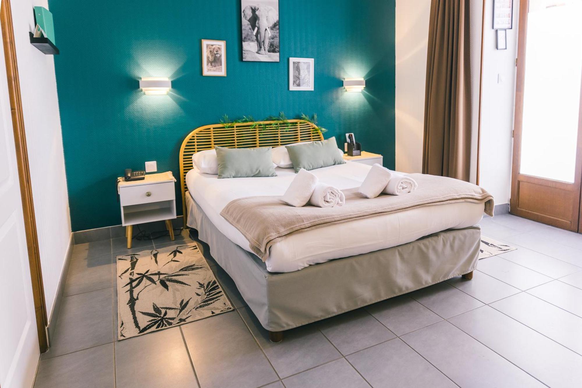 Logis Hotel & Restaurant Le Soleil D'Or Montigny-la-Resle Eksteriør billede