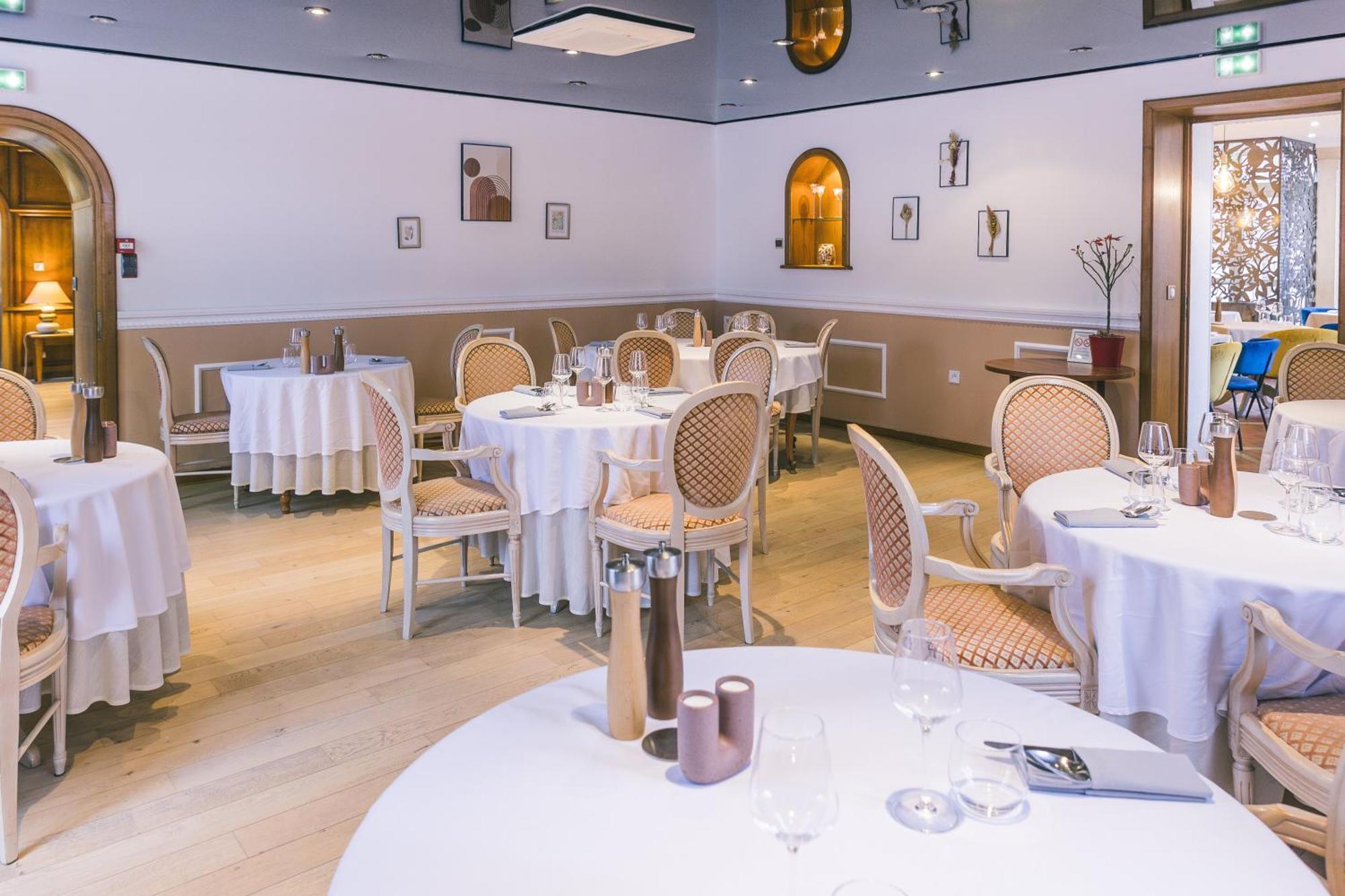 Logis Hotel & Restaurant Le Soleil D'Or Montigny-la-Resle Eksteriør billede