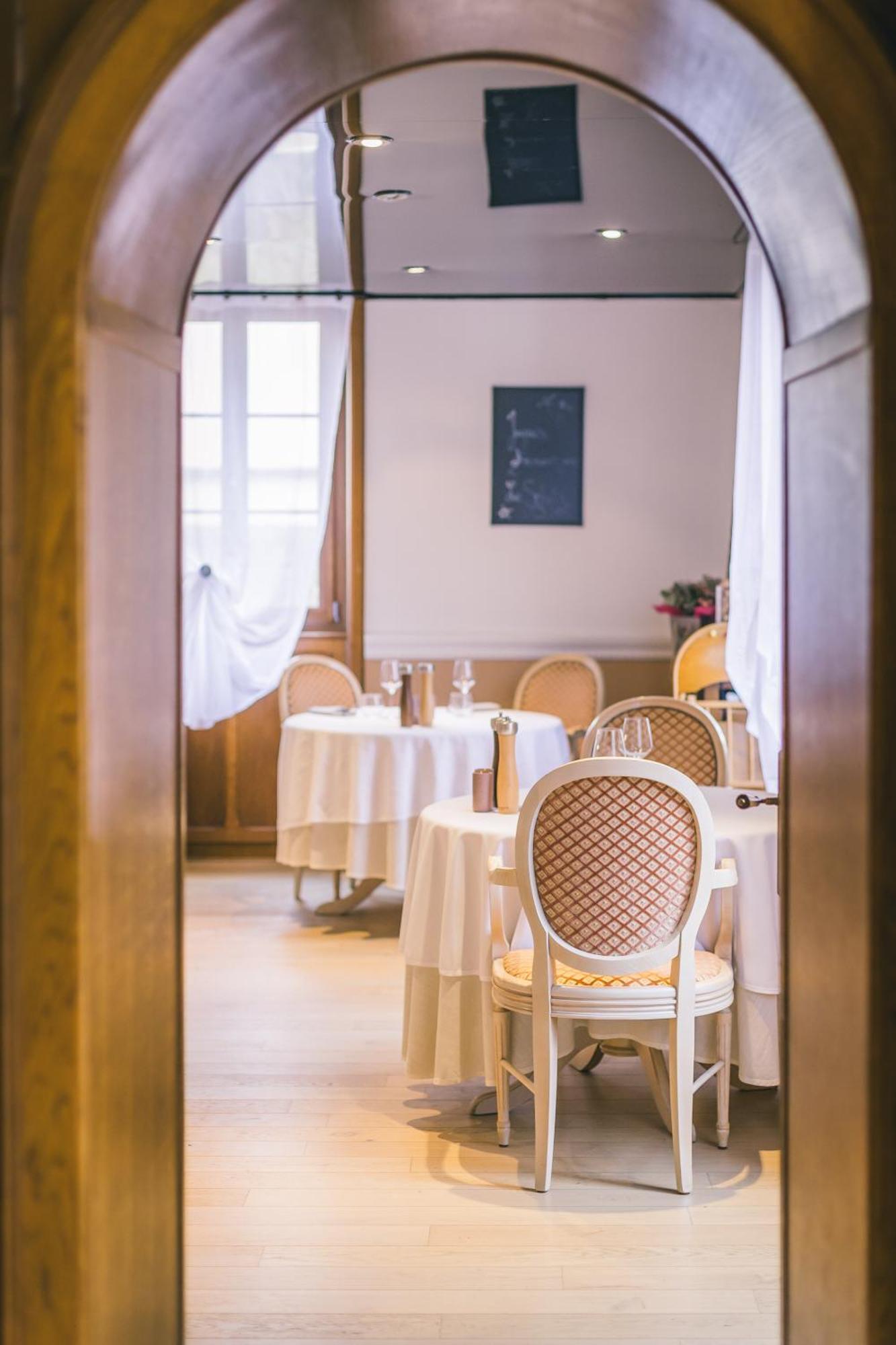 Logis Hotel & Restaurant Le Soleil D'Or Montigny-la-Resle Eksteriør billede