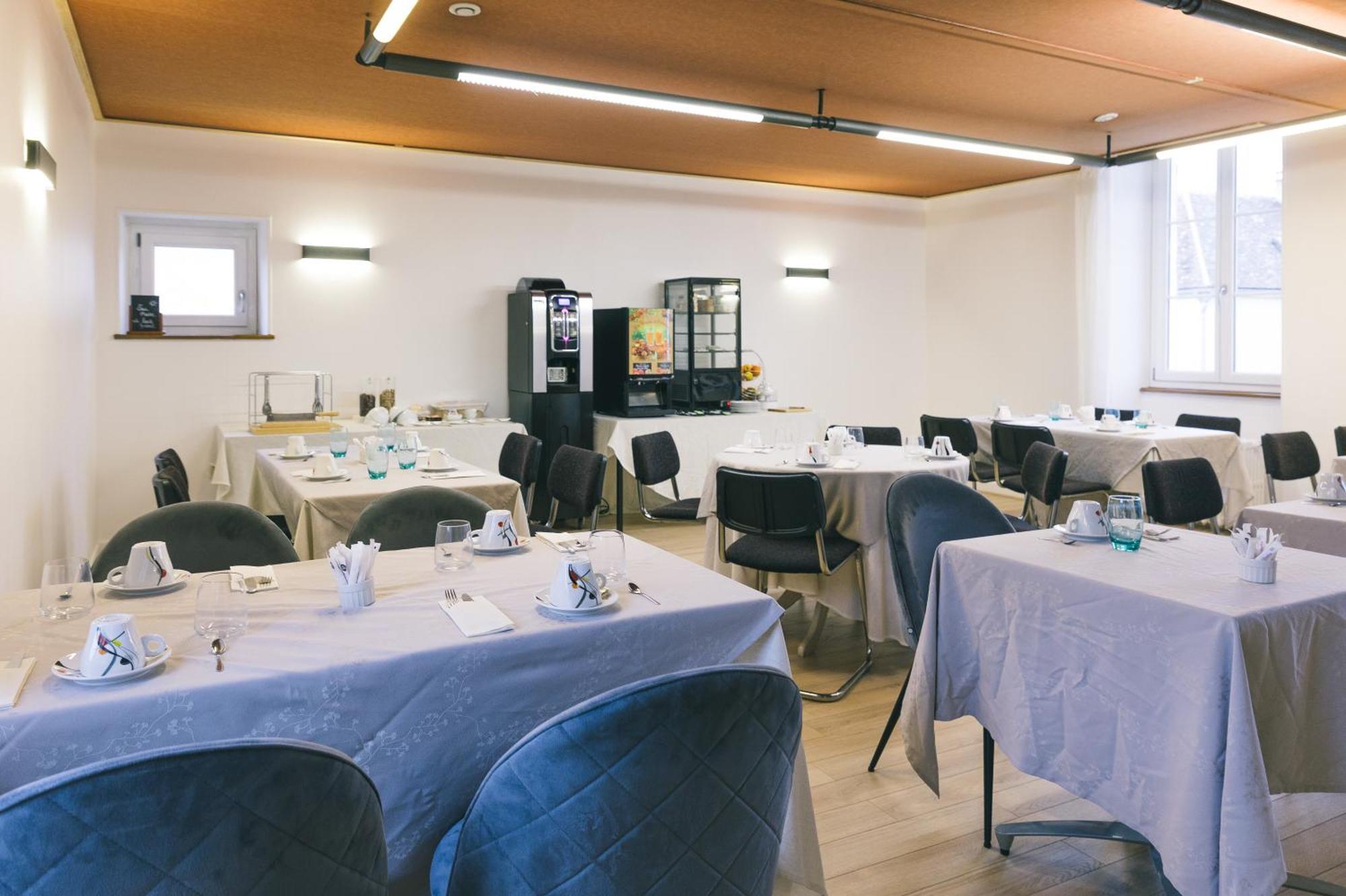 Logis Hotel & Restaurant Le Soleil D'Or Montigny-la-Resle Eksteriør billede