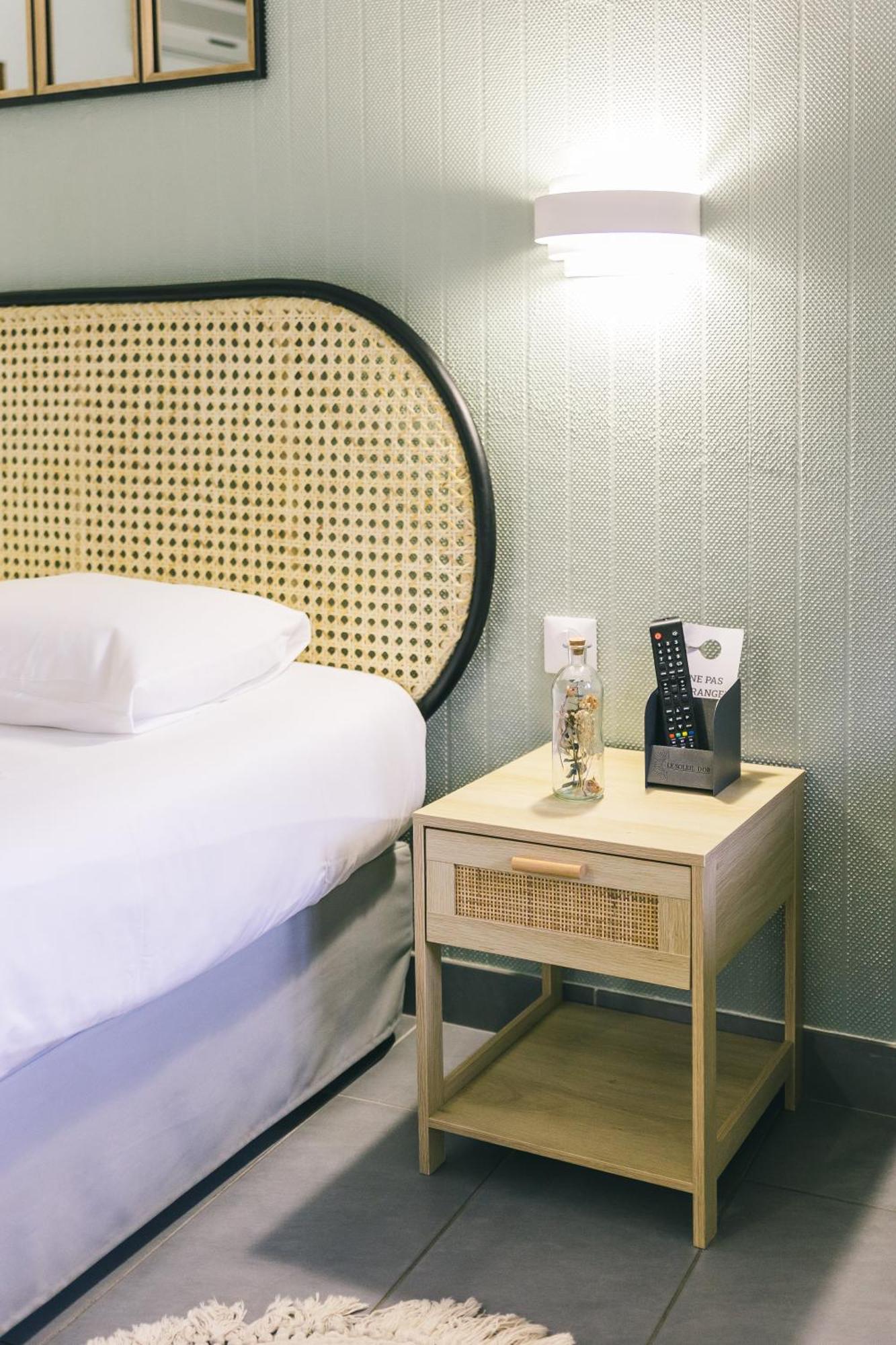 Logis Hotel & Restaurant Le Soleil D'Or Montigny-la-Resle Eksteriør billede